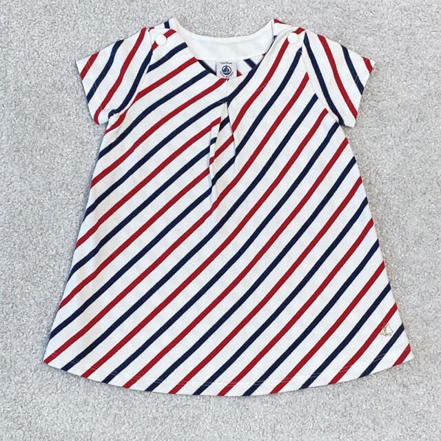 PETIT BATEAU(プチバトー)のプチバトー♬トリコロールマリニエールワンピース キッズ/ベビー/マタニティのベビー服(~85cm)(ワンピース)の商品写真