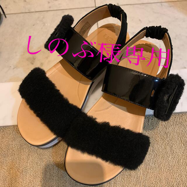 UGG W FLUFF CHELLA / フルッフチェラ サンダル　23㎝