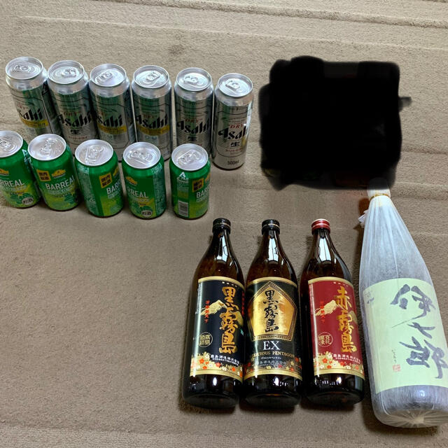 伊七郎1800mlと芋焼酎4合瓶3本セットです。おまけでビール