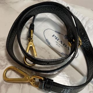 プラダ(PRADA)のPRADA プラダ ショルダーストラップ エナメルブラック(ショルダーバッグ)