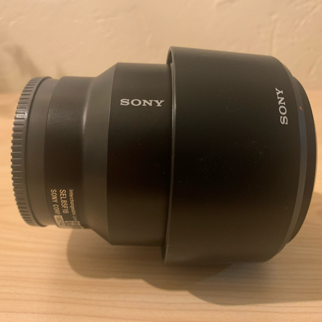 SONY(ソニー)の ソニー　SONY　交換レンズ　FE 85mm F1.8(ソニーEマウント スマホ/家電/カメラのカメラ(レンズ(単焦点))の商品写真