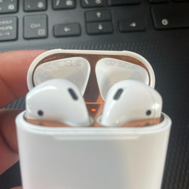 Apple(アップル)のairpods スマホ/家電/カメラのオーディオ機器(ヘッドフォン/イヤフォン)の商品写真