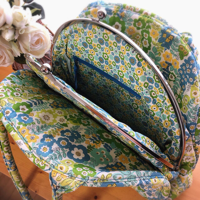 Vera Bradley(ヴェラブラッドリー)の【最終処分SALE❗️】Vera Bradley/／花柄 がま口 ハンドバッグ ハンドメイドのファッション小物(バッグ)の商品写真