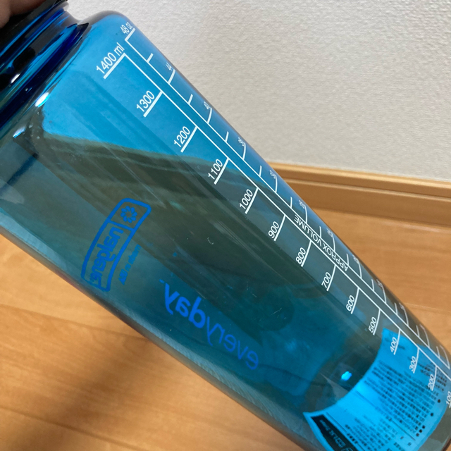 Nalgene(ナルゲン)の【未使用品】ナルゲンボトル 1.5ℓ 2本 nalgene 小傷 フィルムカス有 スポーツ/アウトドアのスポーツ/アウトドア その他(その他)の商品写真