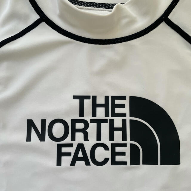 THE NORTH FACE(ザノースフェイス)のTHE NORTH FACE ☆ノースフェイス☆ラッシュガード150.新品♪ キッズ/ベビー/マタニティのキッズ服男の子用(90cm~)(水着)の商品写真