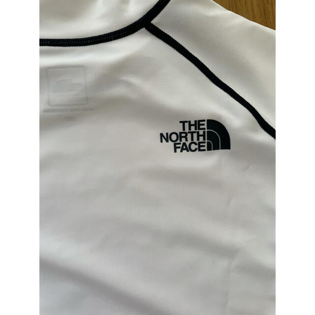 THE NORTH FACE(ザノースフェイス)のTHE NORTH FACE ☆ノースフェイス☆ラッシュガード150.新品♪ キッズ/ベビー/マタニティのキッズ服男の子用(90cm~)(水着)の商品写真