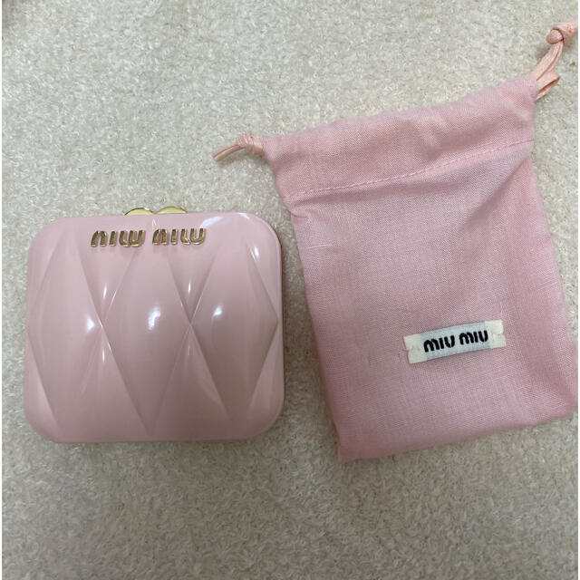 MIU MIU - 新品 miumiu コンパクトミラー 手鏡 ミュウミュウの MIU MIU - 新品 miumiu コンパクトミラー 手鏡 ミュウミュウの