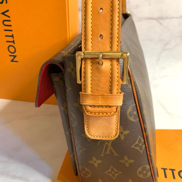 LOUIS VUITTON(ルイヴィトン)のルイヴィトン モノグラム ヴィバシテ GM ショルダーバッグ レディースのバッグ(ショルダーバッグ)の商品写真