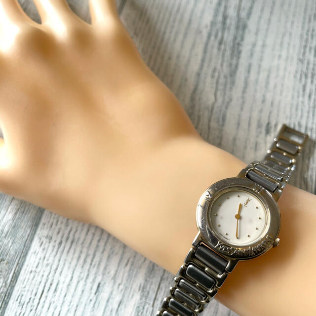 Saint 腕時計 ベージュ レディースの通販 by soga's shop｜サンローランならラクマ Laurent - Yves Saint Laurent 即納日本製