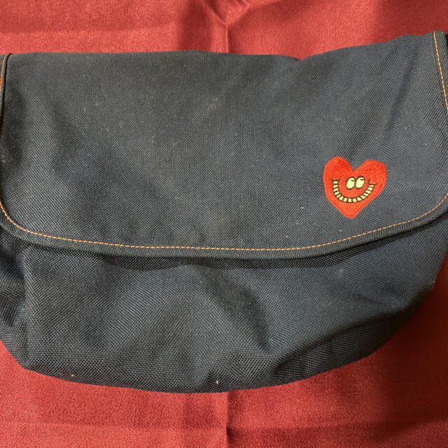 Ciaopanic(チャオパニック)のチャオパニック ハートワンポイント刺繍入りショルダーバッグ メンズのバッグ(ショルダーバッグ)の商品写真