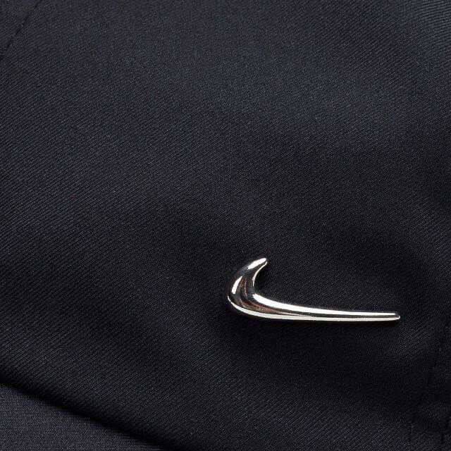 NIKE(ナイキ)の【ユニセックス】Nike metal swoosh cap ナイキ　ブラック メンズの帽子(キャップ)の商品写真