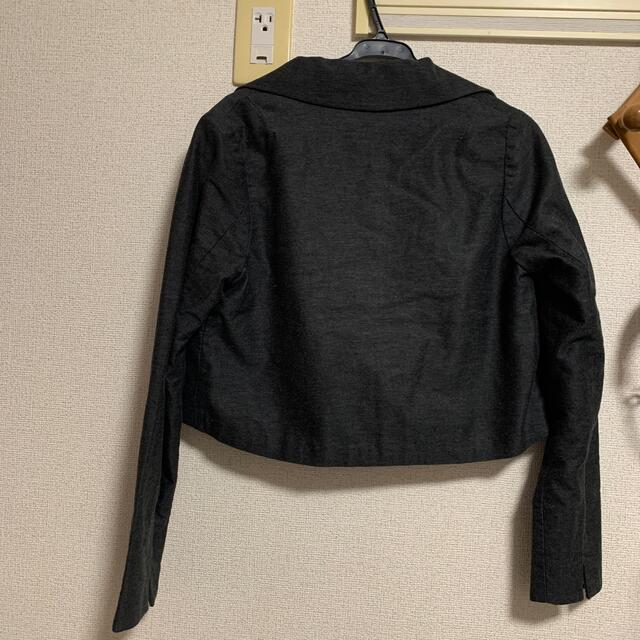 ショート丈　ジャケット　ダークグレー レディースのジャケット/アウター(テーラードジャケット)の商品写真