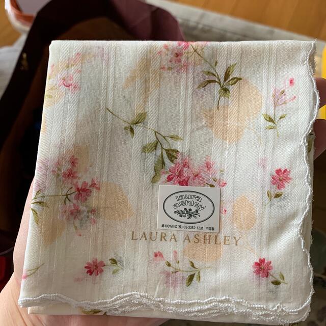 LAURA ASHLEY(ローラアシュレイ)のLAURA ASHLEY ハンカチ レディースのファッション小物(ハンカチ)の商品写真