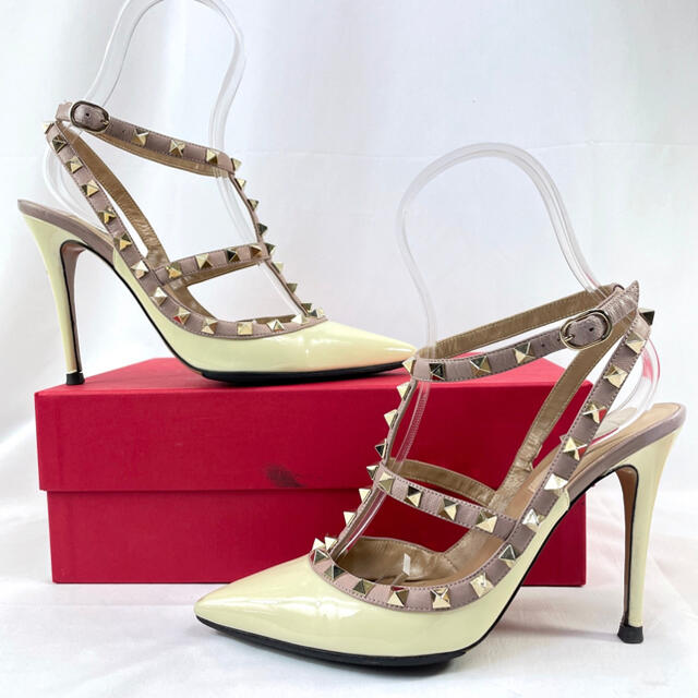 valentino garavani(ヴァレンティノガラヴァーニ)のヴァレンティノ ロックスタッズ エナメル ストラップサンダル レディースの靴/シューズ(ハイヒール/パンプス)の商品写真