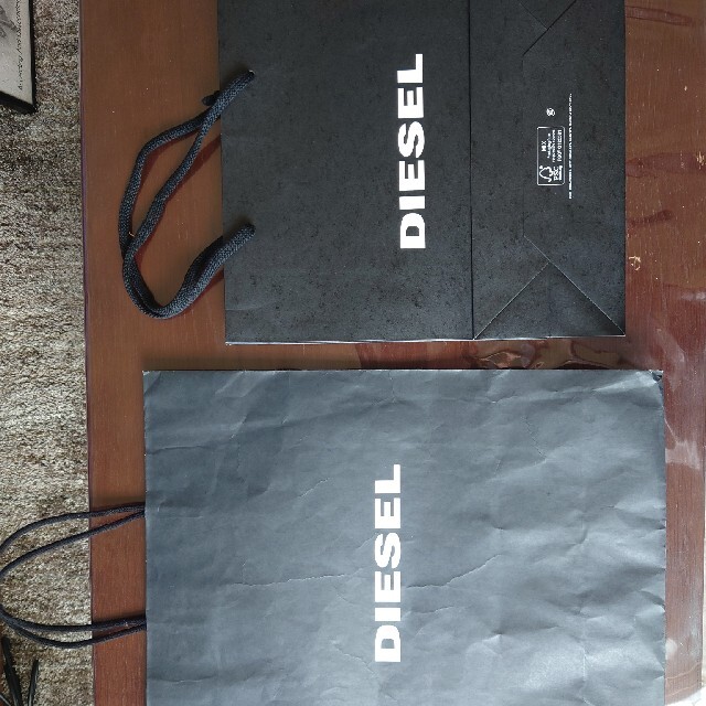 DIESEL(ディーゼル)のゆ様専用ページDIESEL　ディーゼル　ショップ紙袋 レディースのバッグ(ショップ袋)の商品写真