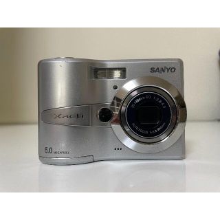 サンヨー(SANYO)のSANYO コンパクト デジタルカメラ DSC-S60 (S) 三洋 サンヨー(コンパクトデジタルカメラ)