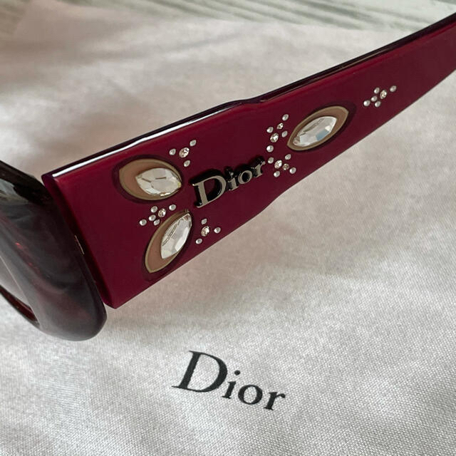 Dior(ディオール)の★Dior★ ディオール サングラス *ビジュー付き \ ワインレッド、ボルドー レディースのファッション小物(サングラス/メガネ)の商品写真