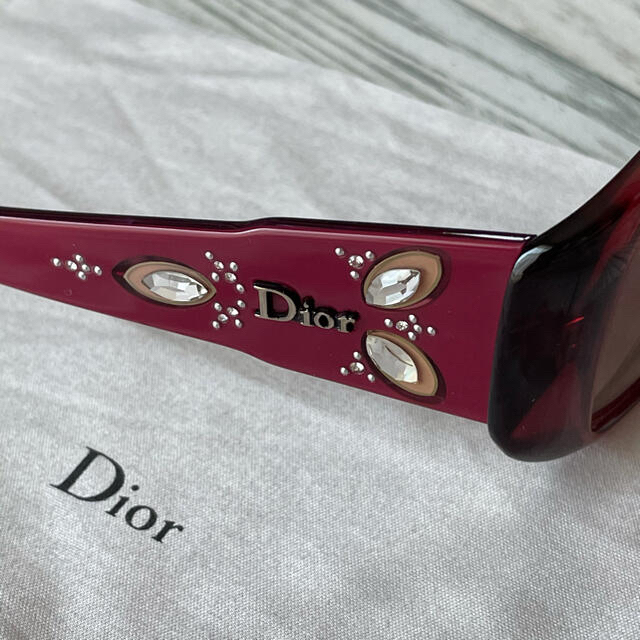 Dior(ディオール)の★Dior★ ディオール サングラス *ビジュー付き \ ワインレッド、ボルドー レディースのファッション小物(サングラス/メガネ)の商品写真