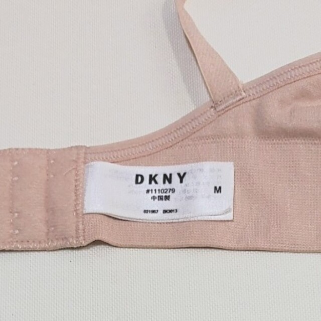 DKNY(ダナキャランニューヨーク)の訳あり　DKNY シームレス ブラジャー Mサイズ ベージュ　ノンワイヤー レディースの下着/アンダーウェア(ブラ)の商品写真