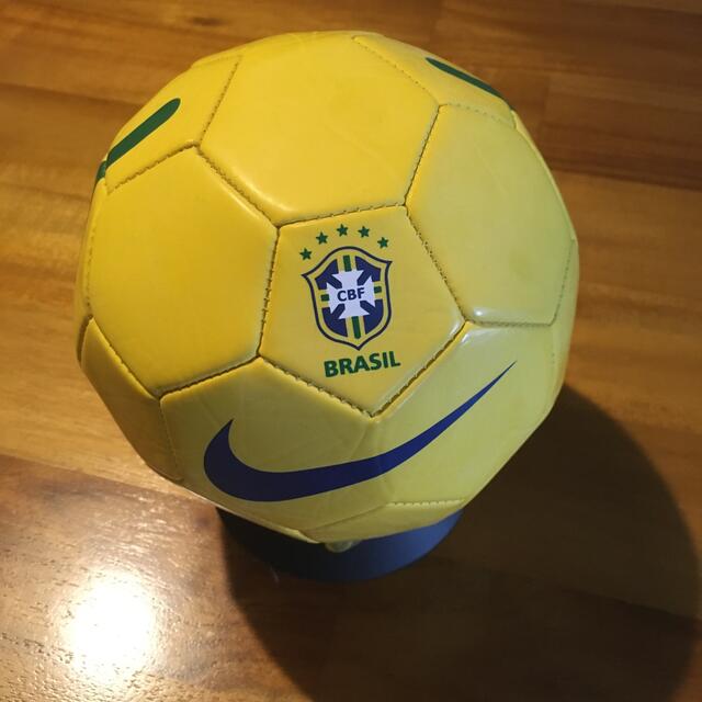 NIKE(ナイキ)のブラジル×NIKE サッカー記念ボール スポーツ/アウトドアのサッカー/フットサル(記念品/関連グッズ)の商品写真