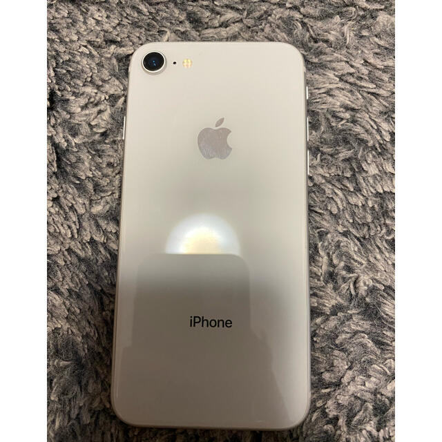 iPhone(アイフォーン)のiPhone8 本体　64GB  スマホ/家電/カメラのスマートフォン/携帯電話(スマートフォン本体)の商品写真