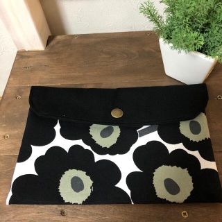 マリメッコ(marimekko)のマルチポーチ　マルチケース　ハンドメイド　花柄　ポーチ(ポーチ)