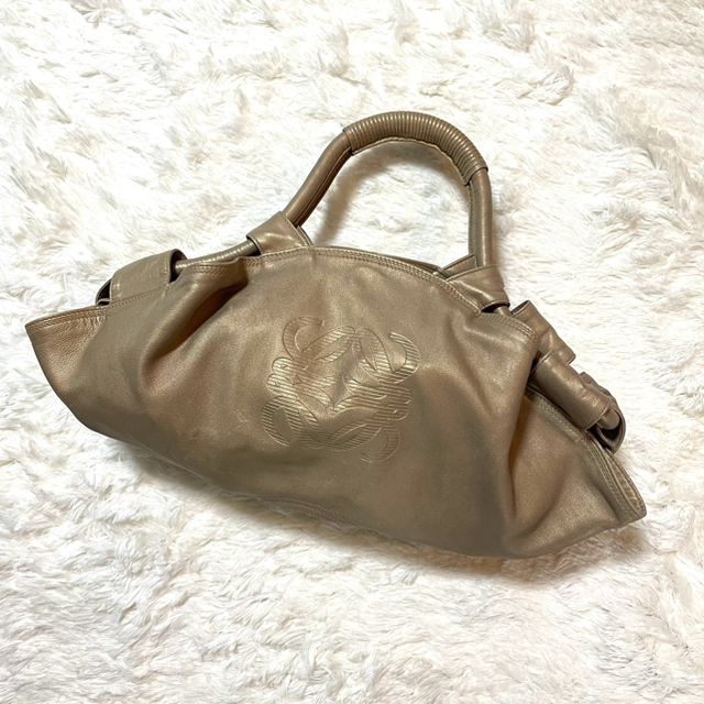 LOEWE(ロエベ)の本物 名作 ロエベ ナッパアイレ アナグラム レザー ハンドバッグ ゴールド レディースのバッグ(トートバッグ)の商品写真