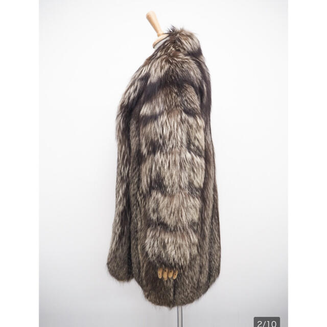 SAGA FOX ゴールドラベル　シルバーフォックス　90cm着丈コート　美品 レディースのジャケット/アウター(毛皮/ファーコート)の商品写真