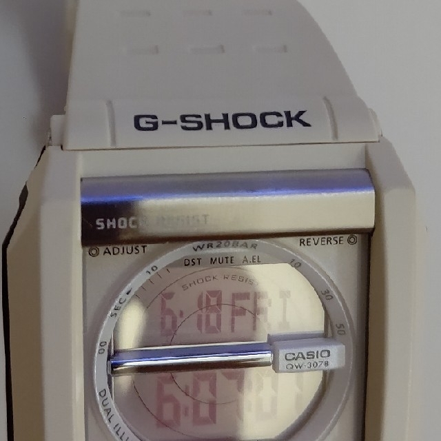 カシオ G-SHOCK G-8100-7JF ホワイト 赤文字 まあまあ美品
