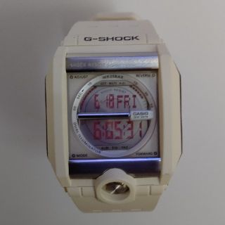 ジーショック(G-SHOCK)のカシオ G-SHOCK G-8100-7JF ホワイト 赤文字 まあまあ美品(腕時計(デジタル))