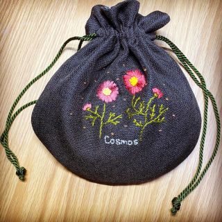 コスモス ハンドメイド 刺繍 巾着(ポーチ)