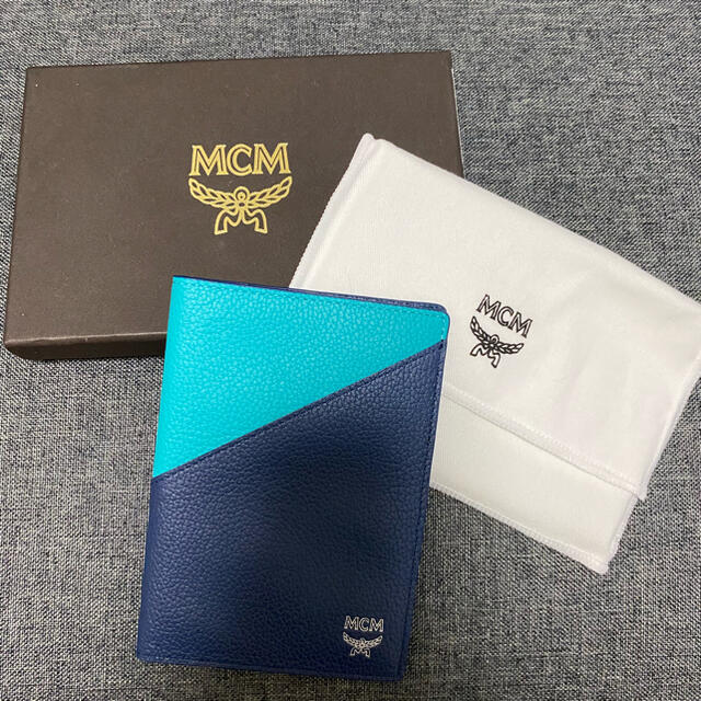 MCM(エムシーエム)のMCM 手帳ケース　パスポートケース【新品 未使用】 メンズのファッション小物(手帳)の商品写真