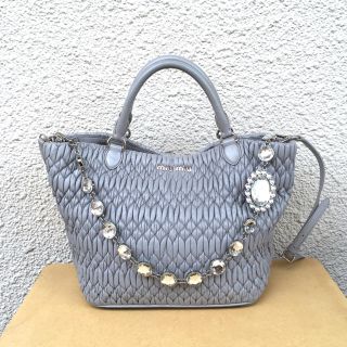 ミュウミュウ(miumiu)のミュウミュウ♡バッグ激カワ正規品ビジュー品薄カラー大人気ナッパクリスタル(ハンドバッグ)