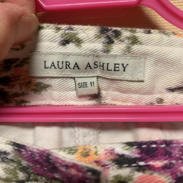 LAURA ASHLEY(ローラアシュレイ)のズボン　花柄　パンツ　レディース　七分丈　ローラアシュレイ　11号 レディースのパンツ(カジュアルパンツ)の商品写真