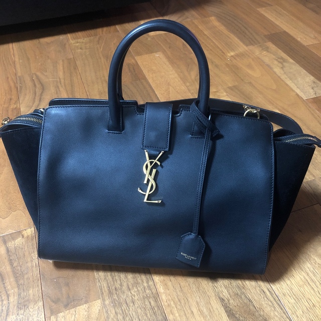 Saint Laurent(サンローラン)の【ma様専用】サンローラン　カバス レディースのバッグ(ショルダーバッグ)の商品写真