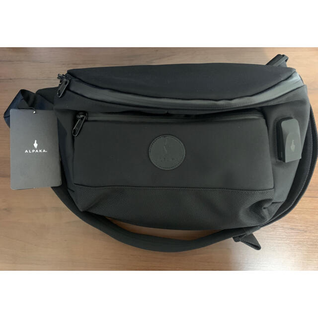 (新品・未使用品) ALPAKA BRAVO X SLING (黒) メンズのバッグ(ショルダーバッグ)の商品写真