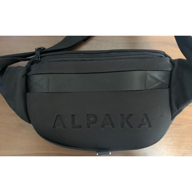 (新品・未使用品) ALPAKA BRAVO X SLING (黒) メンズのバッグ(ショルダーバッグ)の商品写真