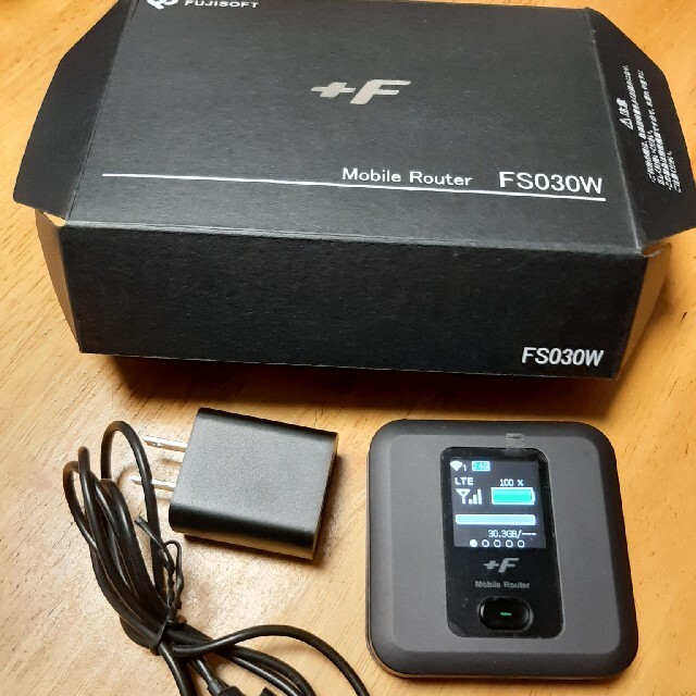 FUJISOFTモバイルルーター　FS030W　　 FUJIWi-FiPC/タブレット