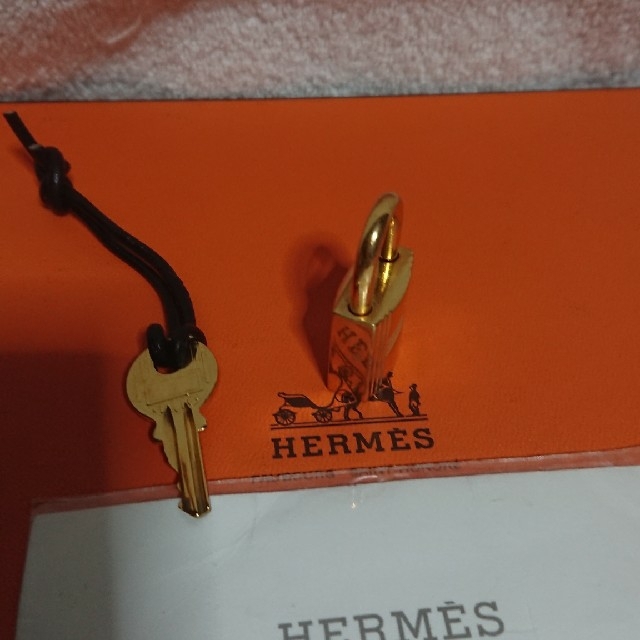 HERMES ゴールド カデナパドロック南京錠、鍵付き！