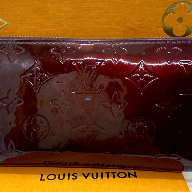 LOUIS VUITTON(ルイヴィトン)の日曜日お値下げ❣ ❇ルイヴィトン ジッピーウォレットアマラント❇訳あり☘ レディースのファッション小物(財布)の商品写真