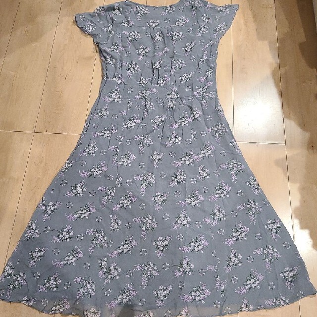 LAURA ASHLEY(ローラアシュレイ)のLAURA ASHLEY　ローラアシュレイ　グレー　花柄　ワンピース　サイズ11 レディースのワンピース(ロングワンピース/マキシワンピース)の商品写真