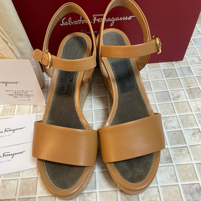 Salvatore Ferragamo(サルヴァトーレフェラガモ)の良品♡SalvatoreFerragamo✩サンダル 8 レザー ウェッジソール レディースの靴/シューズ(サンダル)の商品写真