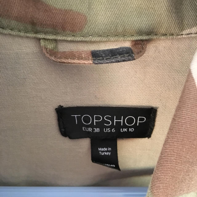 TOPSHOP(トップショップ)の期間限定＊topshop迷彩ジャケット スタッズカモフラ zara 登坂 レディースのジャケット/アウター(ミリタリージャケット)の商品写真