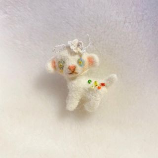 羊毛フェルト　花帽子の子ヒツジ　羊　羊毛　ハンドメイド  ドール　ブライス　人形(人形)