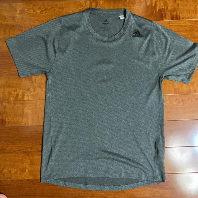 adidas(アディダス)のアディダス　ランニング　Tシャツ　Lサイズ スポーツ/アウトドアのランニング(ウェア)の商品写真