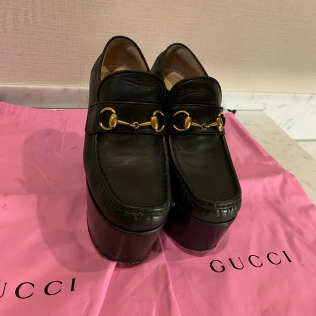 Gucci(グッチ)のスタッズ付きローファー レディースの靴/シューズ(ローファー/革靴)の商品写真