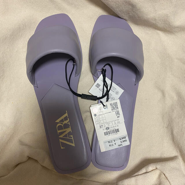 ZARA(ザラ)のZARA PADDED FLAT LEATHER SANDALS  レディースの靴/シューズ(サンダル)の商品写真