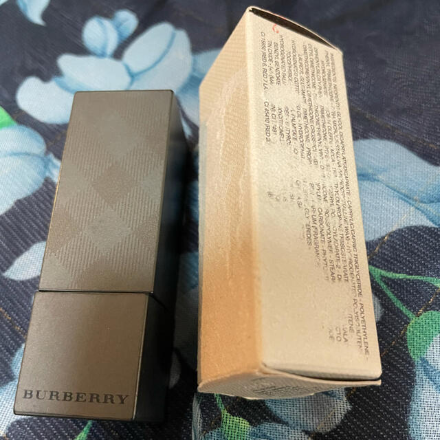 BURBERRY(バーバリー)のバーバリー　赤リップ コスメ/美容のベースメイク/化粧品(口紅)の商品写真