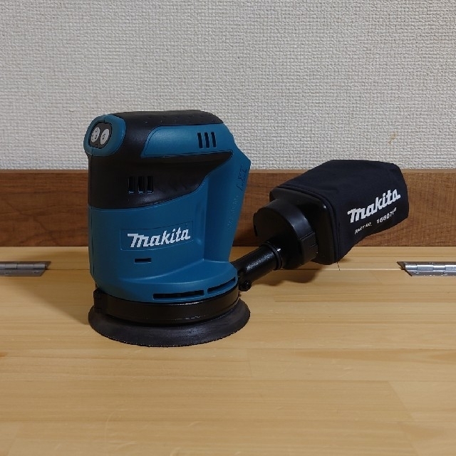 Makita(マキタ)の【アイン様専用】マキタ　18V　新品　充電式ランダムサンダー　BO180D スポーツ/アウトドアの自転車(工具/メンテナンス)の商品写真