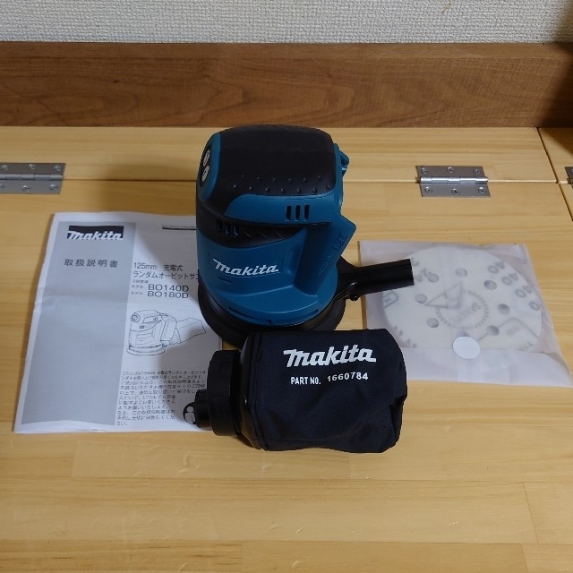 Makita(マキタ)の【アイン様専用】マキタ　18V　新品　充電式ランダムサンダー　BO180D スポーツ/アウトドアの自転車(工具/メンテナンス)の商品写真